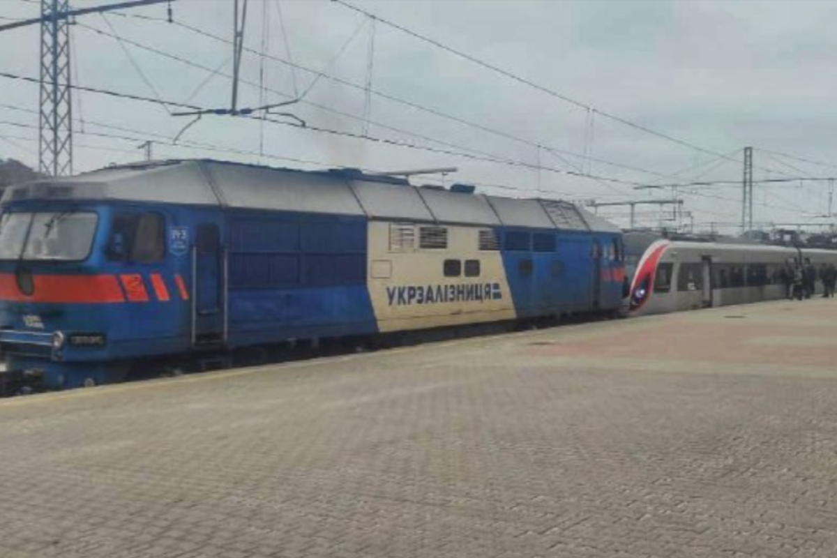 Деякі ділянки "Укрзалізниці" знеструмлені внаслідок ракетної атаки Деякі ділянки "Укрзалізниці" знеструмлені внаслідок ракетної атаки