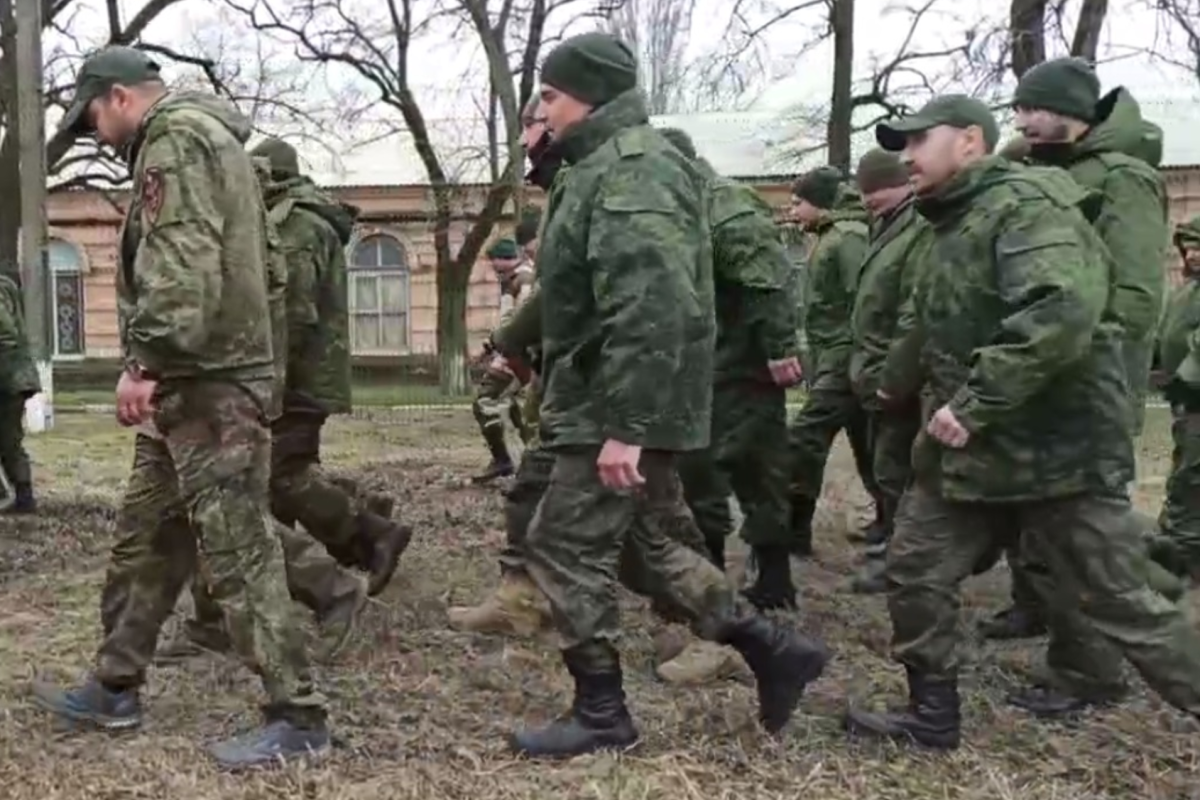 Збирають списки з підприємств: на окупованій Луганщині готуються до масштабної мобілізації Збирають списки з підприємств: на окупованій Луганщині готуються до масштабної мобілізації