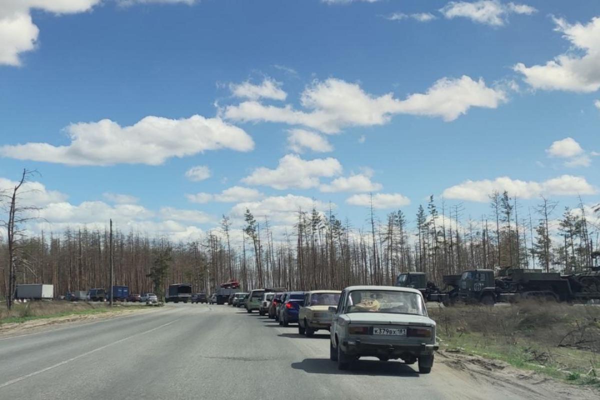 Окупанти ускладнили виїзд із Сєвєродонецька, у місті з'явилися машини "поліції" Окупанти ускладнили виїзд із Сєвєродонецька, у місті з'явилися машини "поліції"