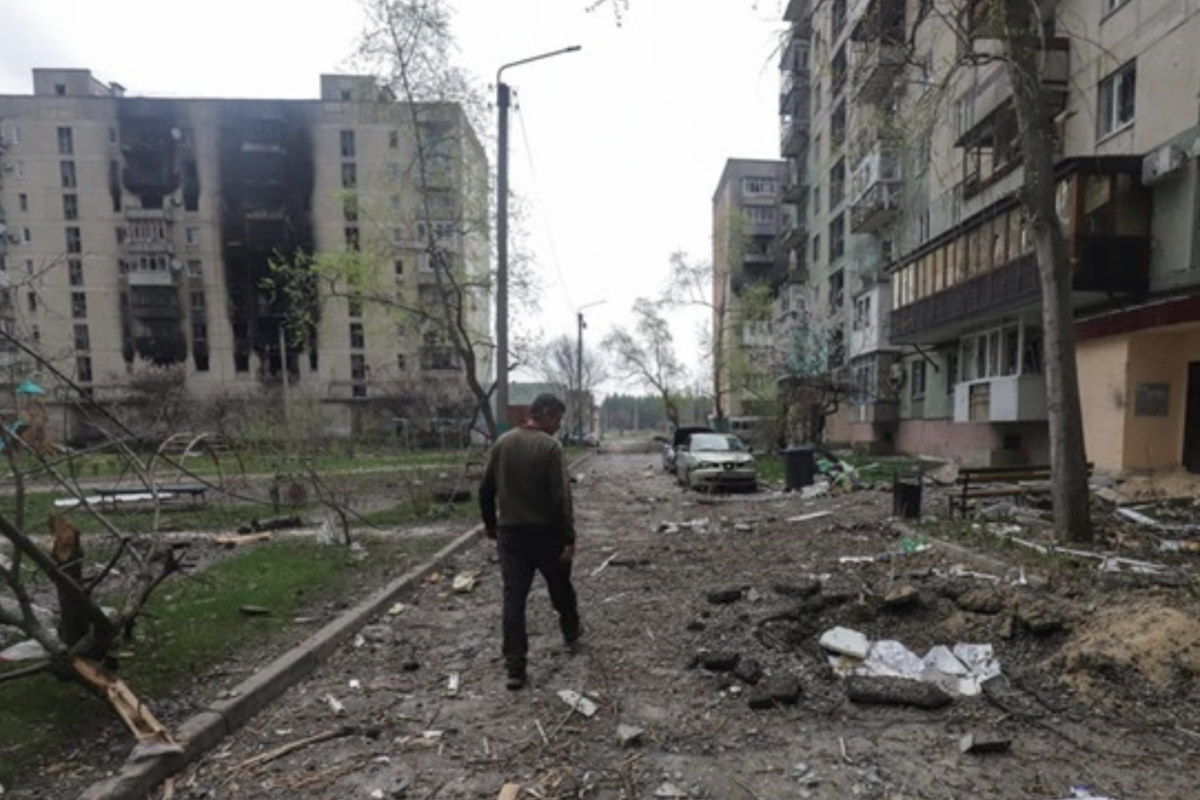 "А теперь они говорят, что типа мы понаехали": в Северодонецке растет социальное напряжение "А теперь они говорят, что типа мы понаехали": в Северодонецке растет социальное напряжение