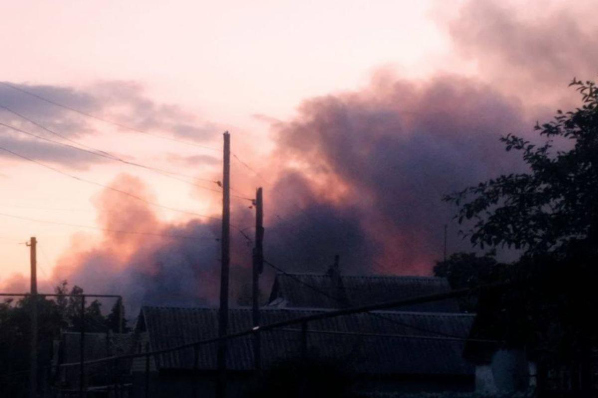 У Довжанську на Луганщині вражено склад ПММ окупантів - відео