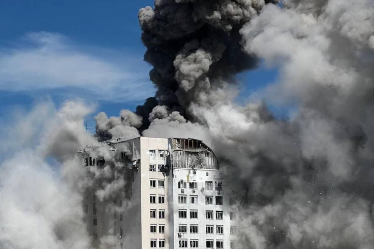 Кількість жертв зростає: що відомо про ракетний обстріл Києва наразі Кількість жертв зростає: що відомо про ракетний обстріл Києва наразі