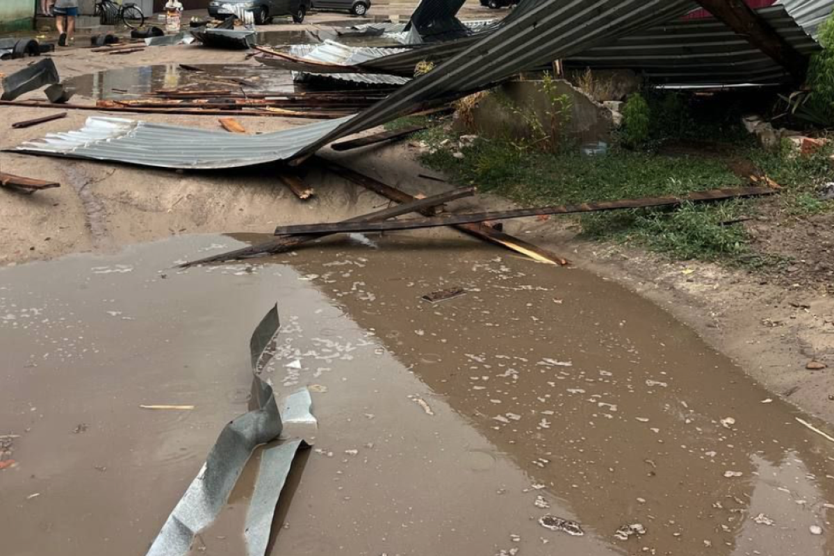 У Старобільську вирувала негода з наслідками: кадри з міста