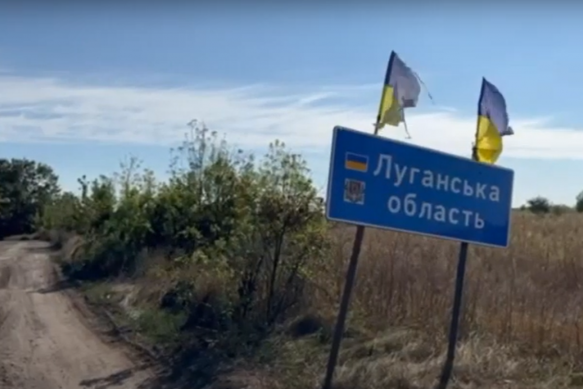 Россияне выводят часть тяжелого вооружения из Луганской области - соцсети Россияне выводят часть тяжелого вооружения из Луганской области - соцсети