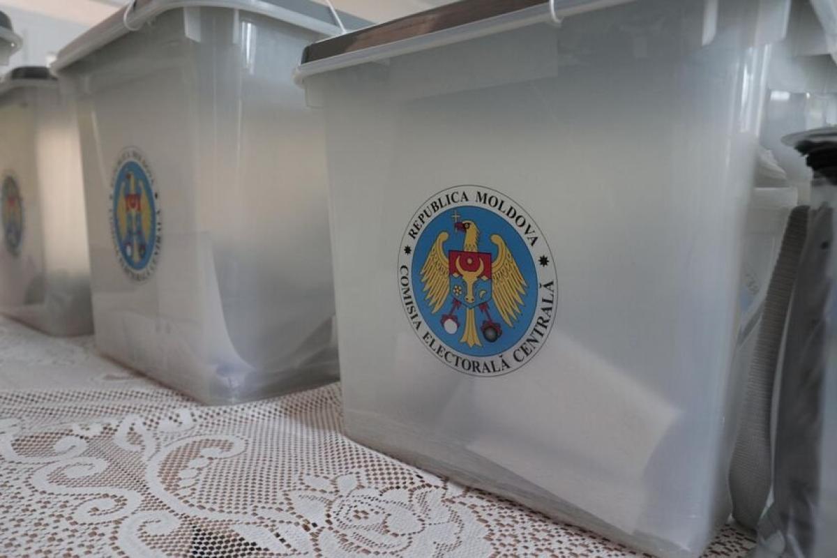 У Молдові стартували вибори президента та референдум щодо вступу до ЄС