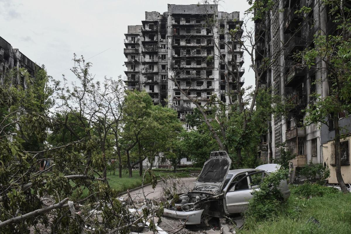"Виділені кошти зникли": як у Маріуполі "відновлюють" будинки