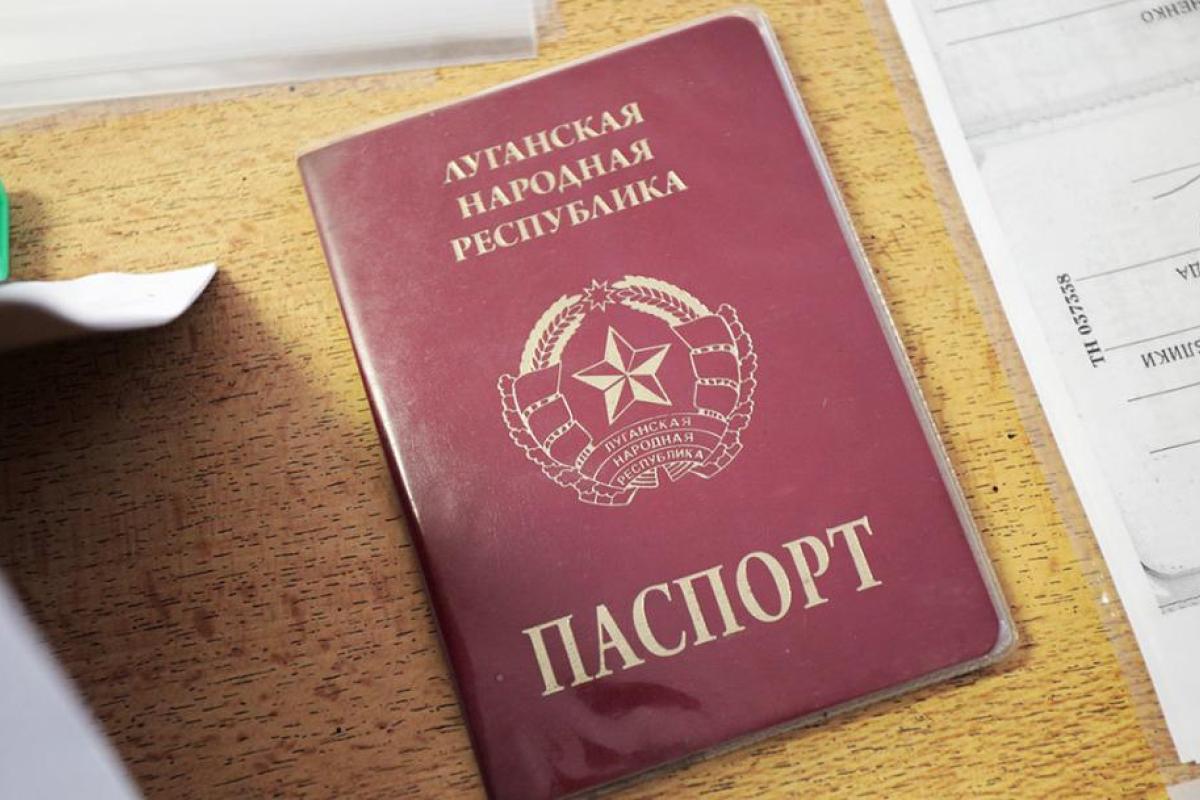 Паспорти "ЛНР" та "ДНР" більше не визнаватимуться дійсними в окупації Паспорти "ЛНР" та "ДНР" більше не визнаватимуться дійсними в окупації