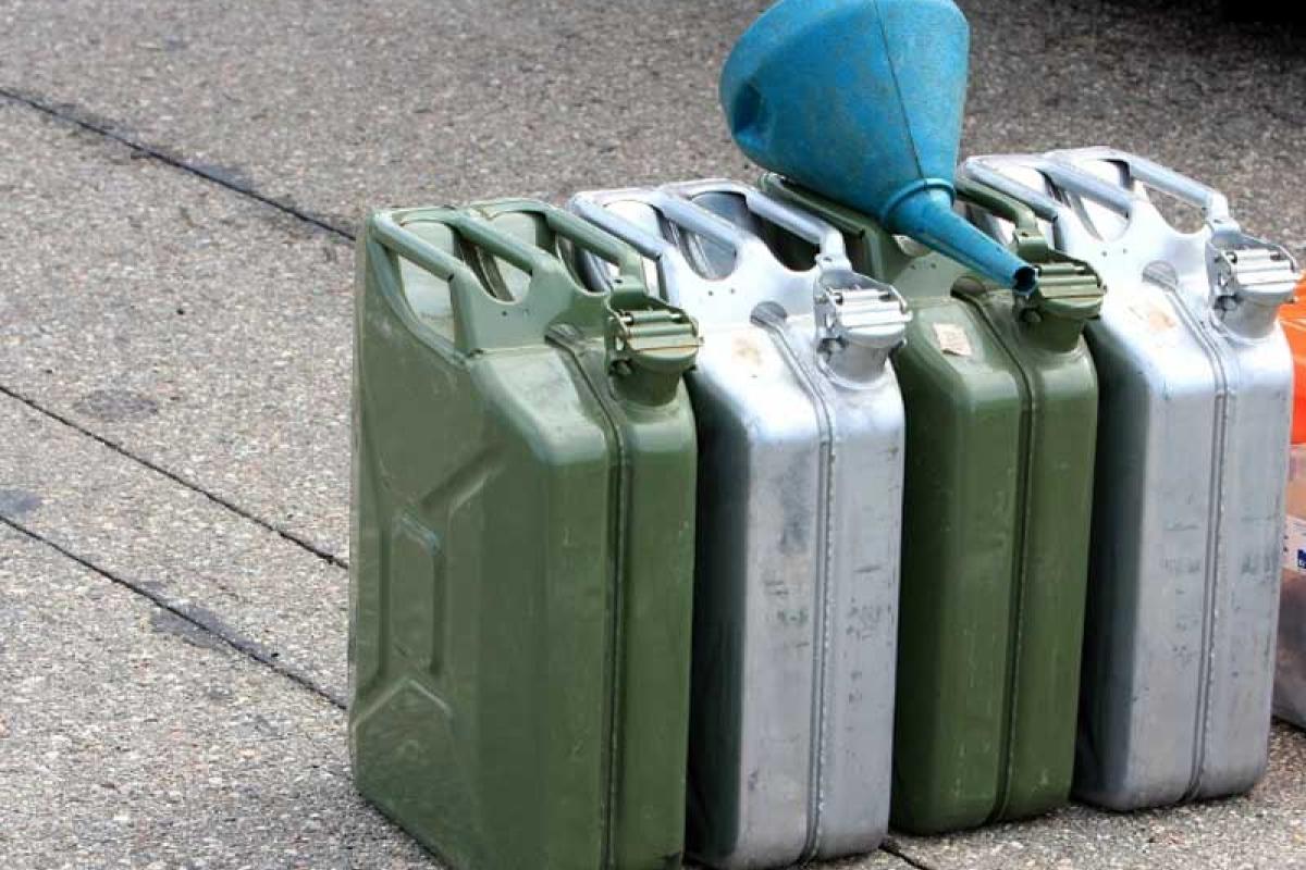 В окупованому Сіверськодонецьку бензин у дефіциті - продають не всім. Дефіцит бензину у Сіверськодонецьку: як продають