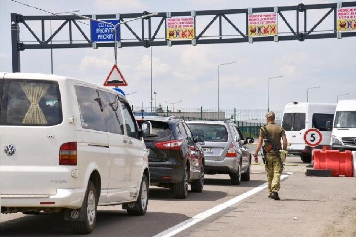 Очереди на границе с Польщей: о чем предупреждают украинцев пограничники Очереди на украинско-польской границе