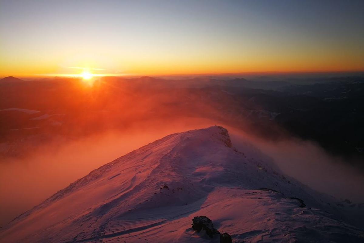 Високогір'я Карпат засипало снігом - рятувальники показали фото. Карпати у снігу
