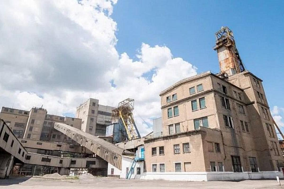Працівники масово звільняються з гірничозбагачувальної фабрики "Білореченська" на Луганщині Гірничозбагачувальна фабрика "Білореченська" у занепаді.