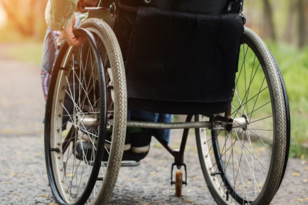 Люди з інвалідністю