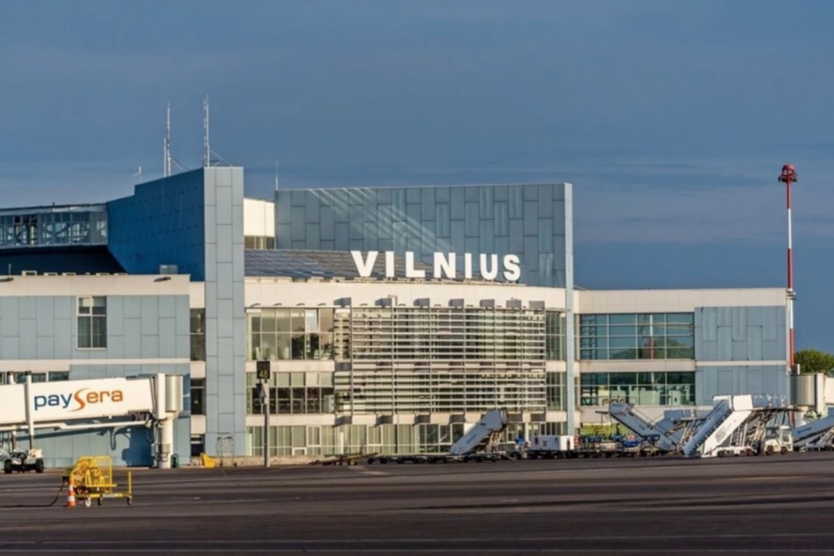 Аеропорт Вільнюса знову закривали. Причина – повітряні кулі. Аеропорт Вільнюса