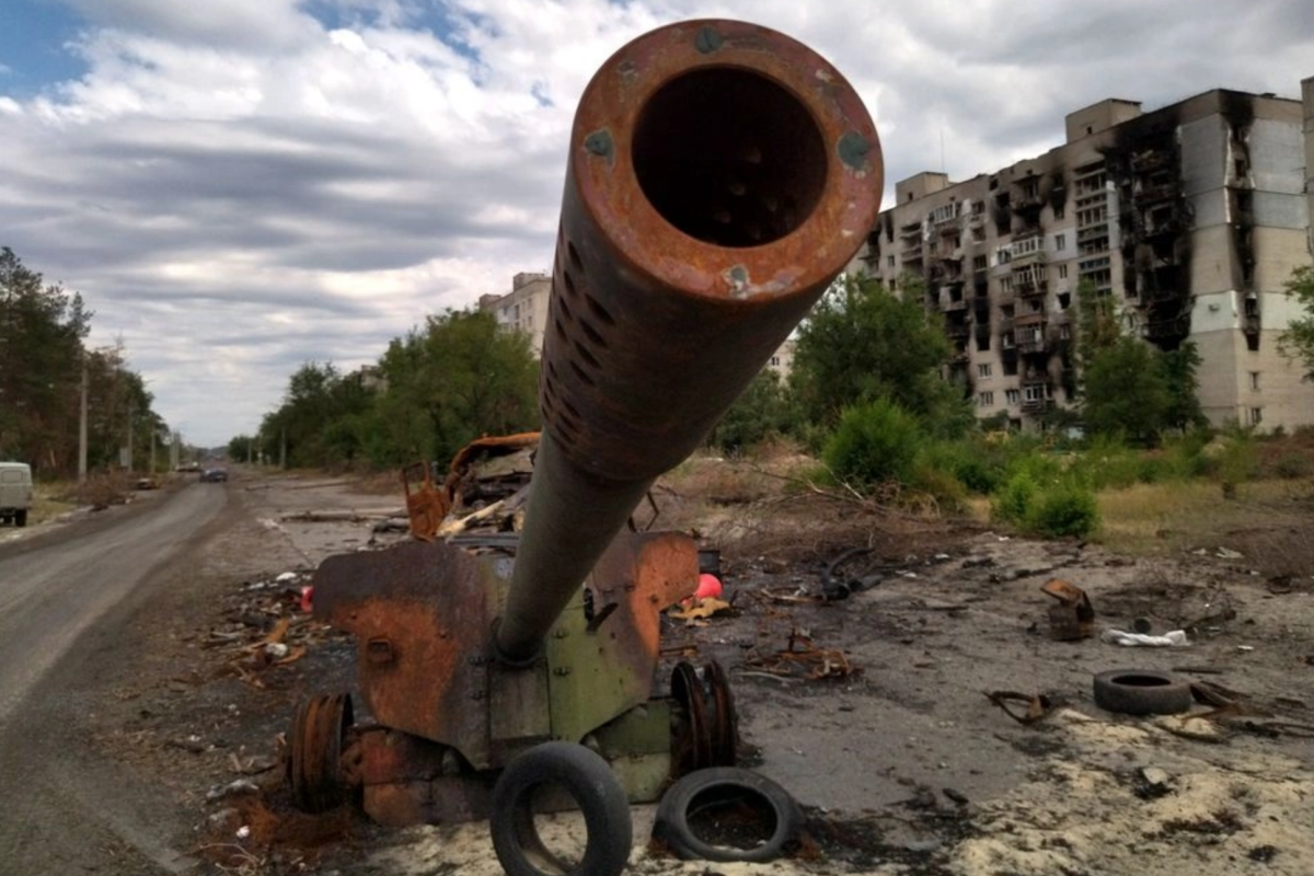 "Восстановление" Северодонецка отменяется? Строители убегают из города. "Ремонты" в Северодонецке