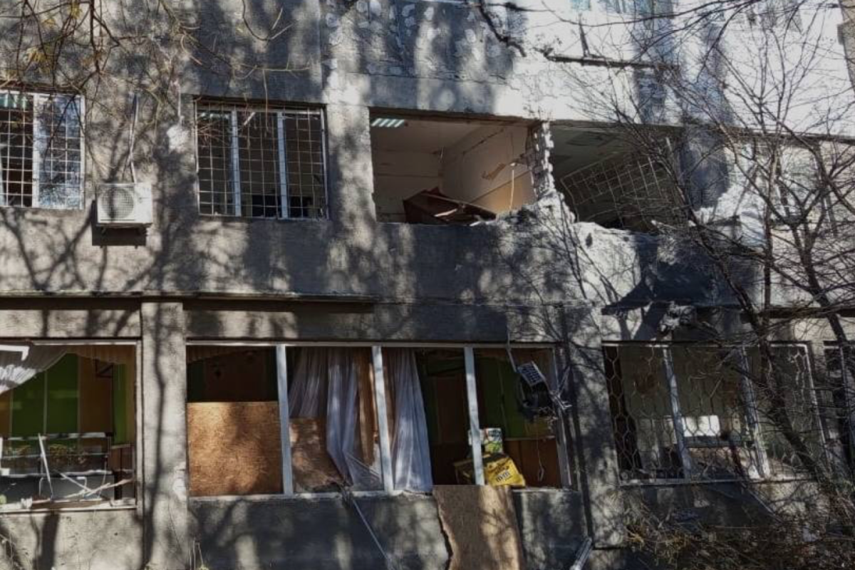 В Херсоне армия РФ атаковала детскую больницу. Пострадали дети и медики. Обстрел Херсона