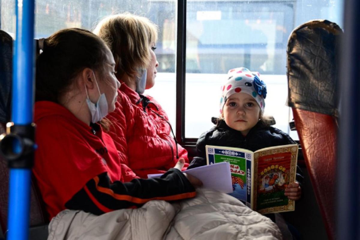 На Луганщине оккупанты "находят" у детей болезни, чтобы потом вывезти их "на лечение" в Россию