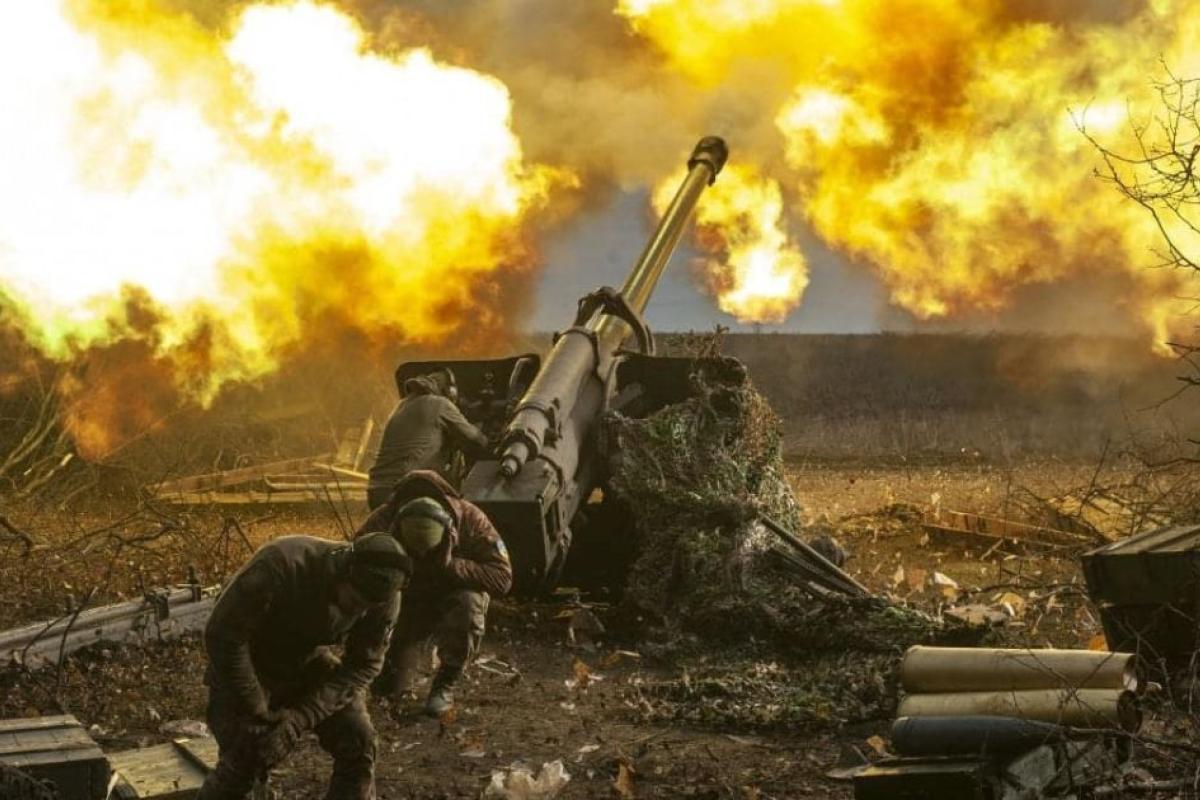 На Кремінському напрямку ЗСУ та окупанти ведуть штурми на зустрічних курсах На Кремінському напрямку ЗСУ та окупанти ведуть штурми на зустрічних курсах