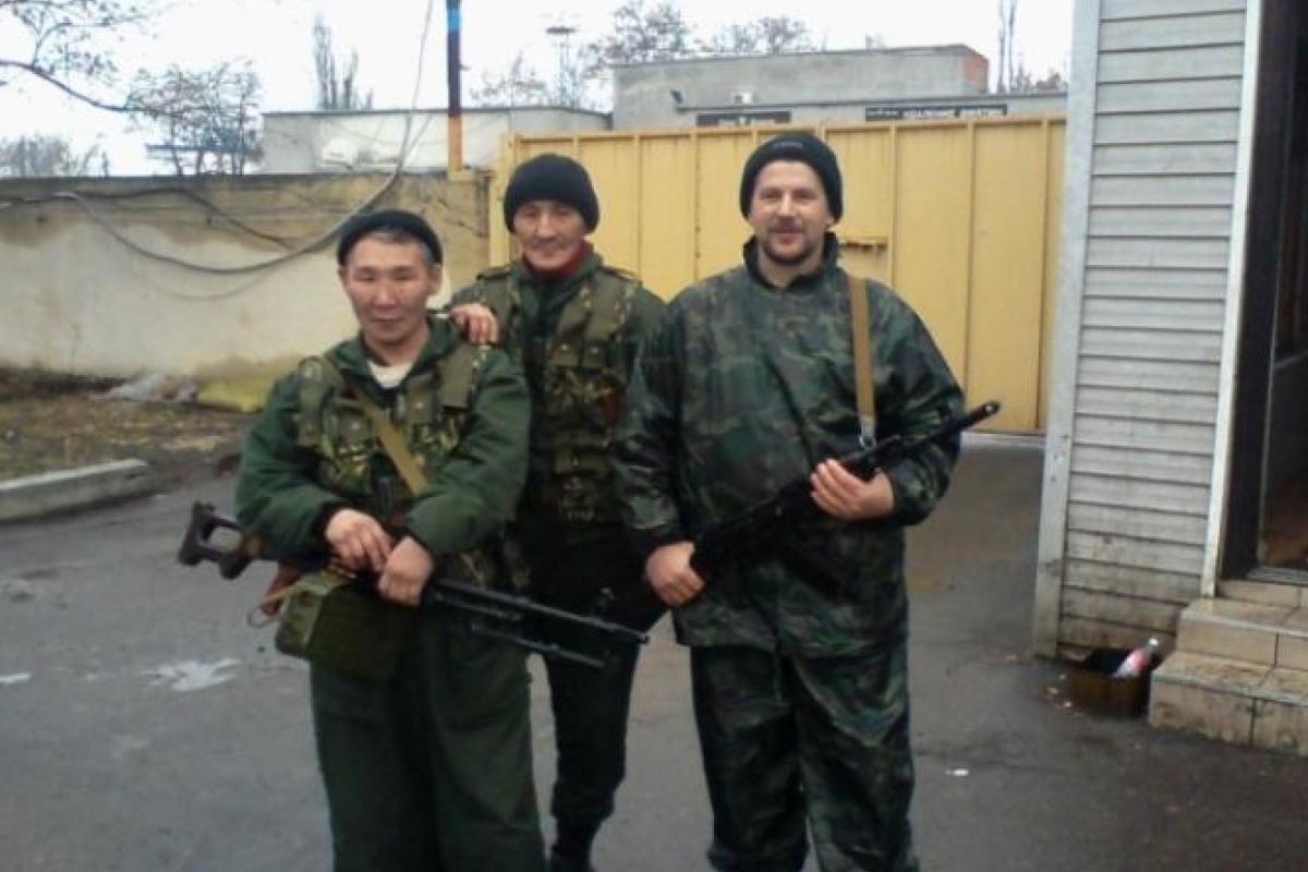 "Квартиру чистили пару раз": Очевидцы рассказали, кто занимается мародерством в Рубежном "Квартиру чистили пару раз": Очевидцы рассказали, кто занимается мародерством в Рубежном