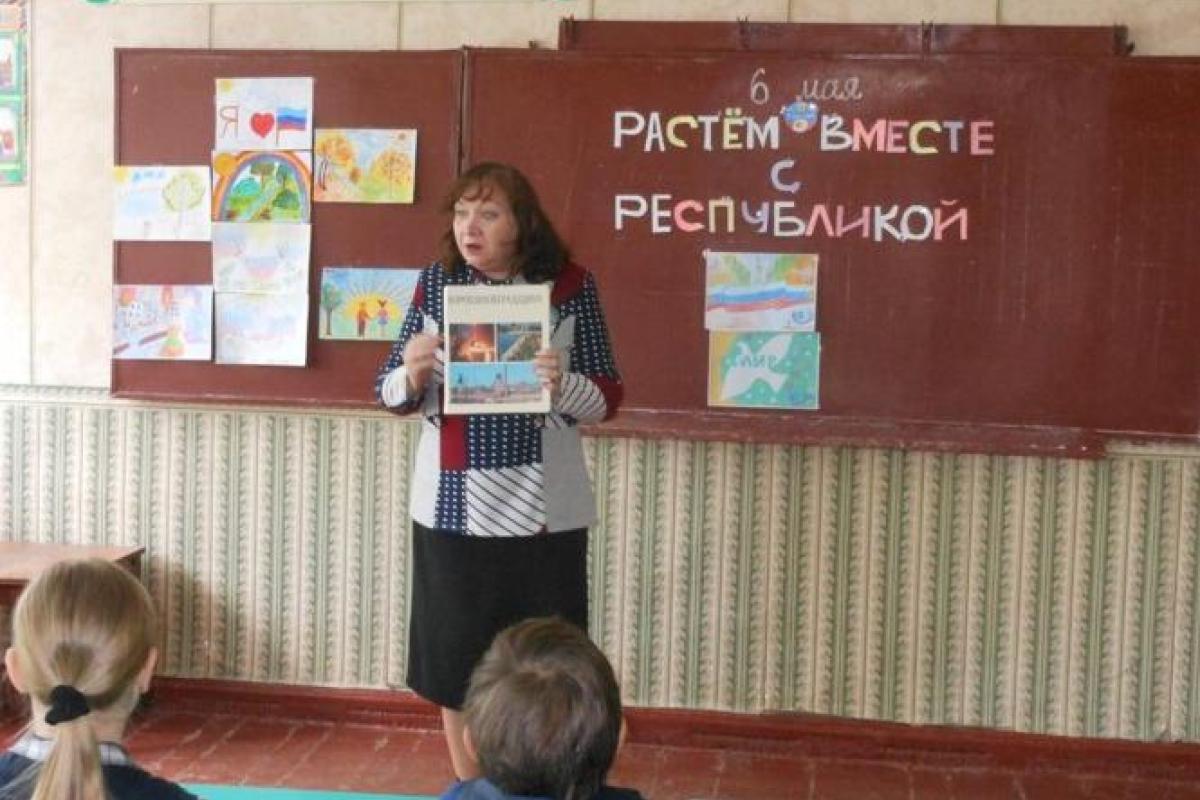 "Нові розділи про СВО": Учням старших класів окупованої Луганщини видадуть "правильні" підручники з історії (фото) "Нові розділи про СВО": Учням старших класів окупованої Луганщини видадуть "правильні" підручники з історії (фото)