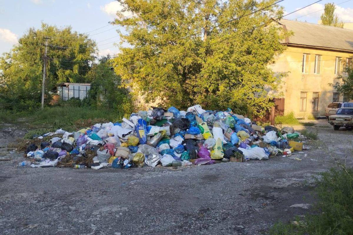 "Звичайний російський мухосранськ": У мережі показали, як перетворився Донецьк після приходу "руського миру" (фото) "Звичайний російський мухосранськ": У мережі показали, як перетворився Донецьк після приходу "руського миру" (фото)