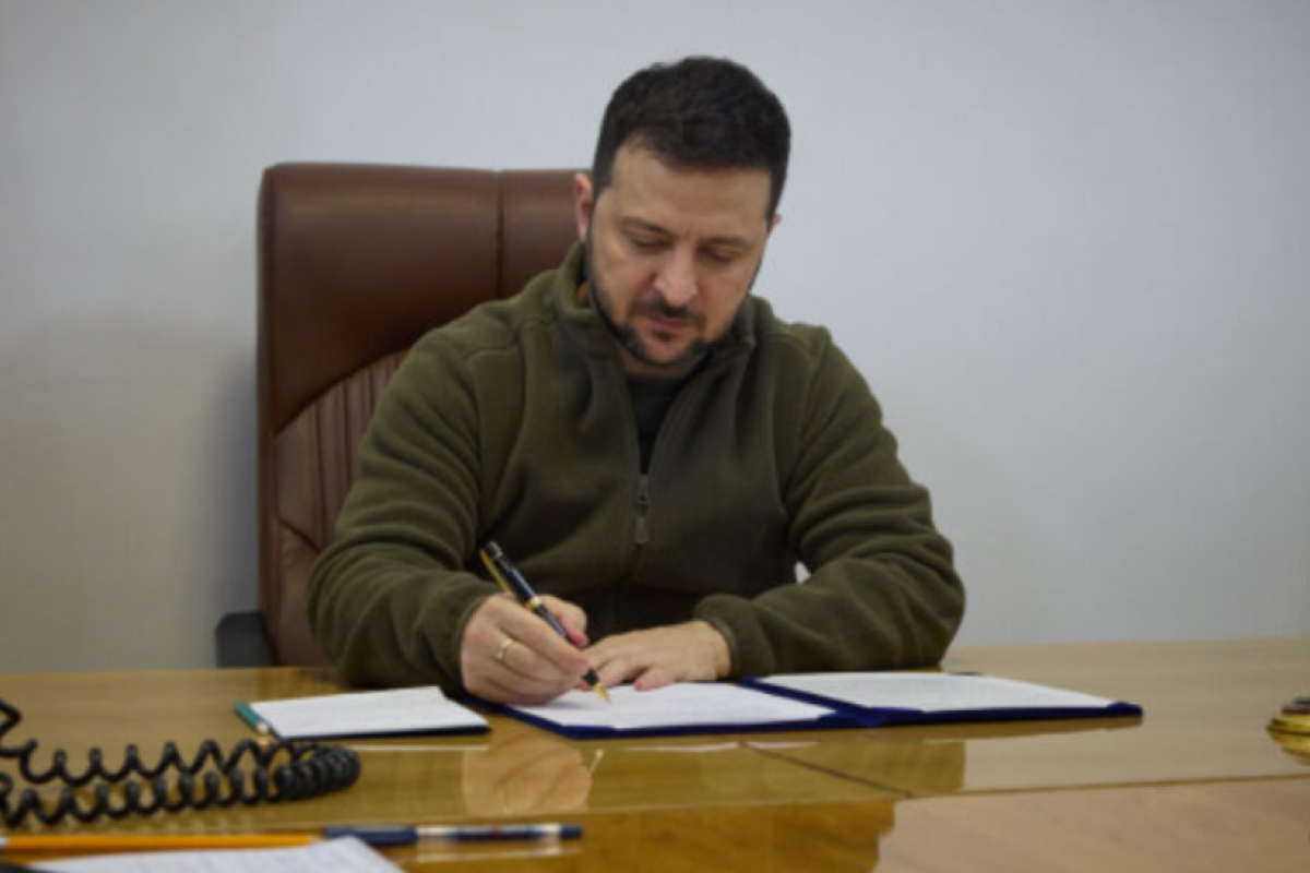 Зеленский подписал закон о легализации в Украине медицинского каннабиса