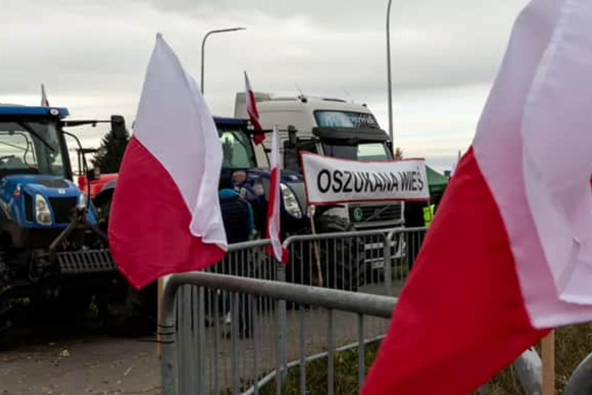 Польські фермери заблокують рух українських автобусів: деталі Польські фермери заблокують рух українських автобусів: деталі