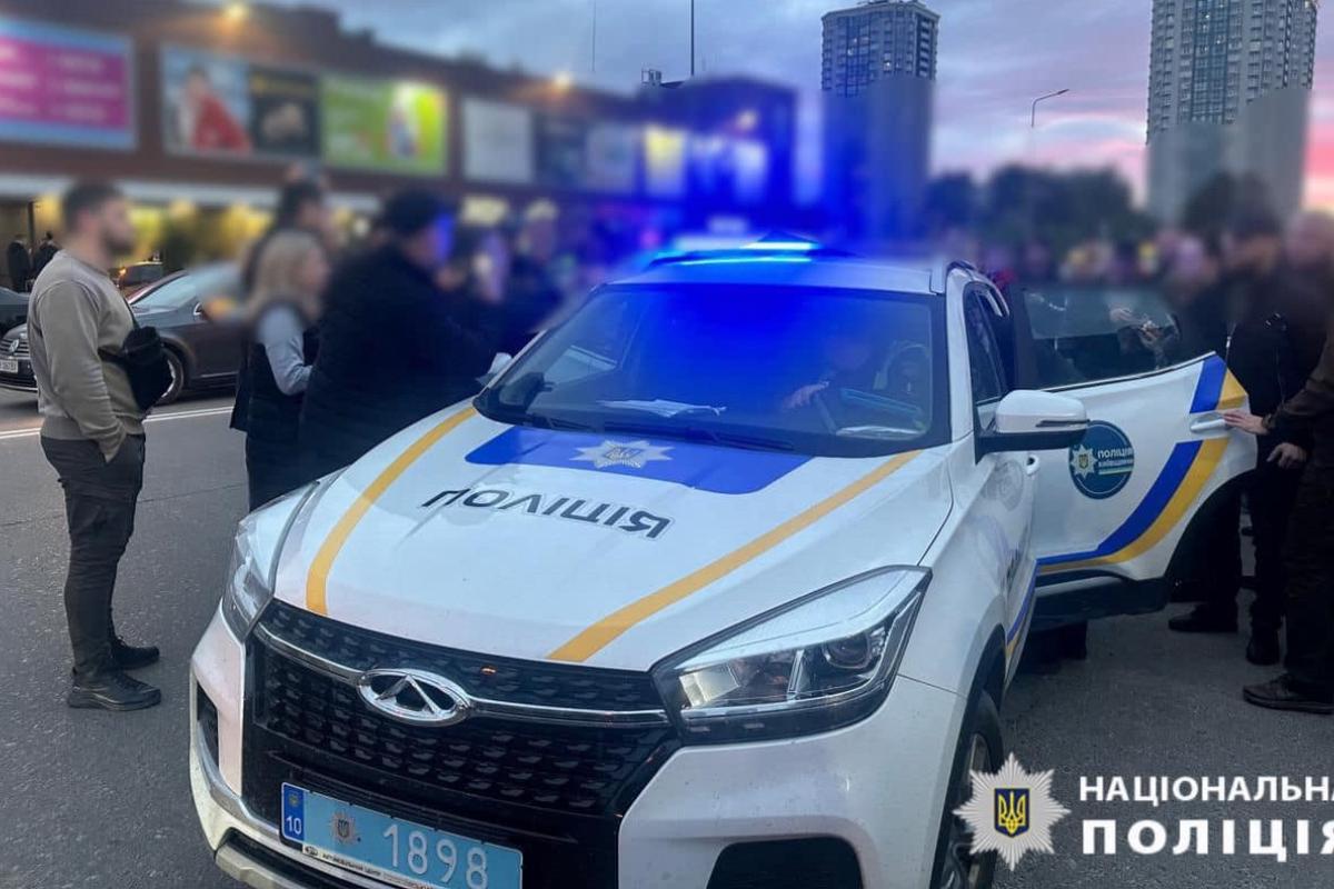 В Броварах пьяный глава РГА сбил людей на переходе - видео