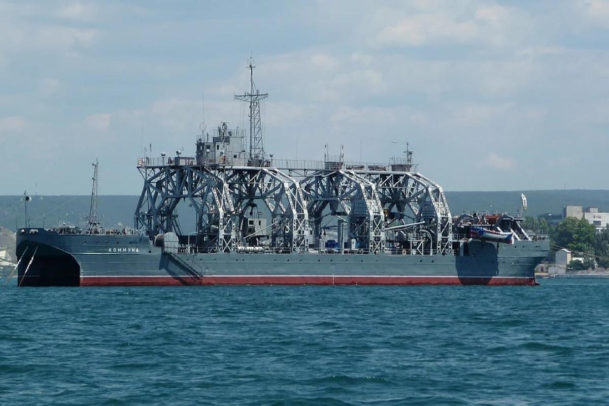 "Бавовна" в Севастополі: Українські МВС уразили найстаріше рятувальне судно "Комуна" "Бавовна" в Севастополі: Українські МВС уразили найстаріше рятувальне судно "Комуна"