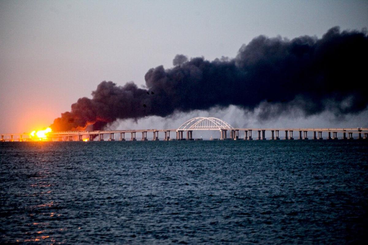 У російському МЗС пригрозили Заходу "нищівним ударом відплати" у разі атаки на Кримський міст У російському МЗС пригрозили Заходу "нищівним ударом відплати" у разі атаки на Кримський міст