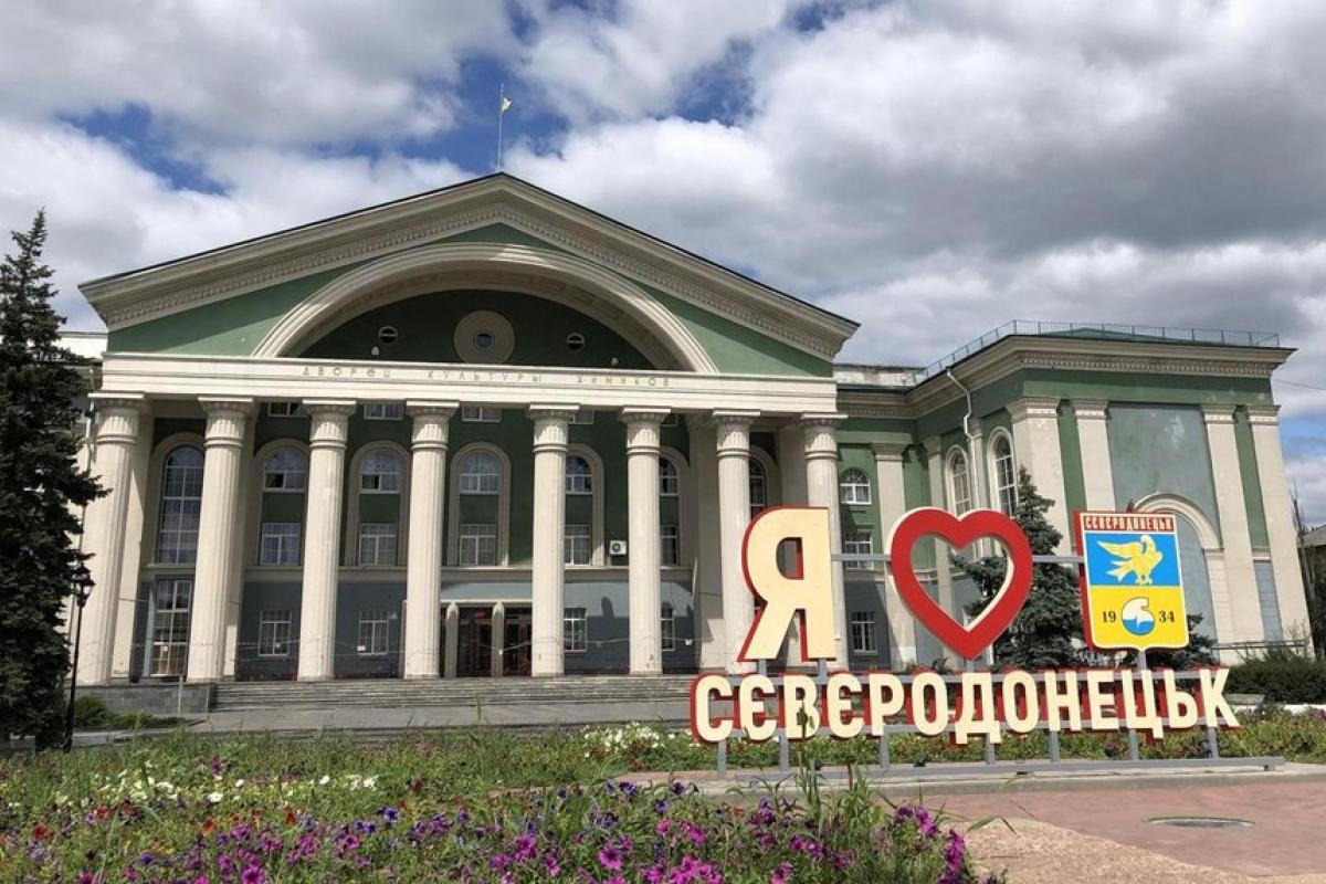 Сірі та спустошені вулиці: У мережі з'явилися свіжі фотографії з окупованого Сєвєродонецька