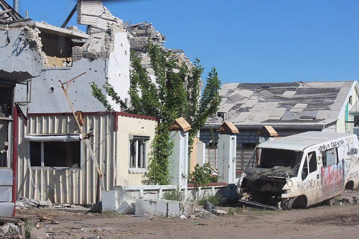 "Реконструкція від братів": Світлини "звільненого" Рубіжного з'явилися у мережі "Реконструкція від братів": Світлини "звільненого" Рубіжного з'явилися у мережі