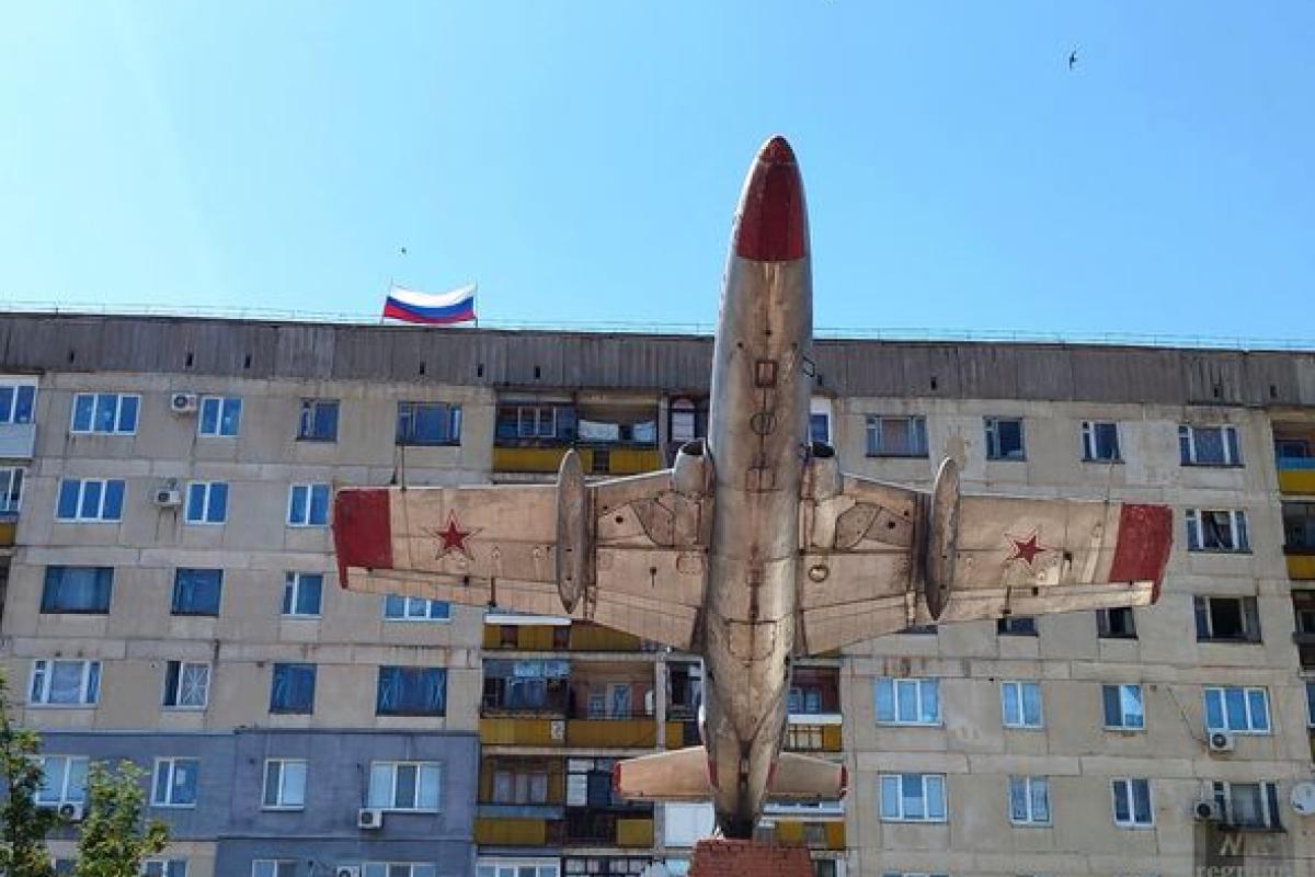 "Так все и осталось на своих местах": В сети появились фотографии разрушенной школы №30 в оккупированном Лисичанске