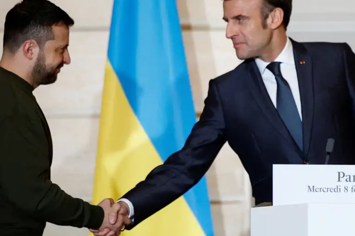 Макрон пообіцяв Зеленському більше зброї найближчим часом Макрон пообіцяв Зеленському більше зброї найближчим часом
