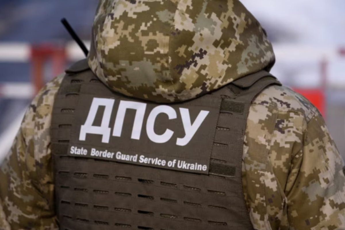 Виїзд за кордон підлітків до 18 років: українцям відповіли, чи потрібен дозвіл від ТЦК Виїзд за кордон підлітків до 18 років: українцям відповіли, чи потрібен дозвіл від ТЦК