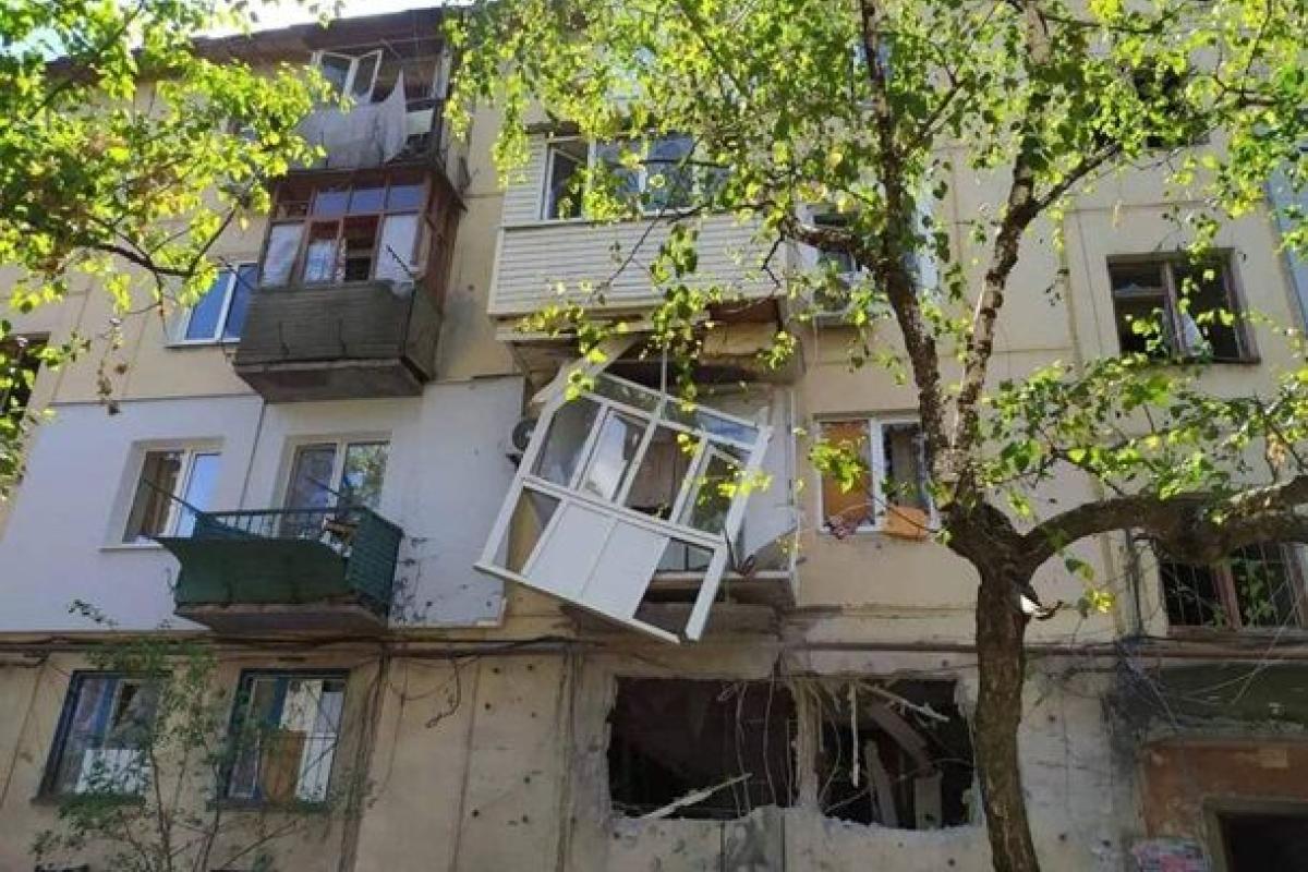 "Возле двора отстрелялись и уехали": в сети сообщают о "прилете" в Лисичанске "Возле двора отстрелялись и уехали": в сети сообщают о "прилете" в Лисичанске