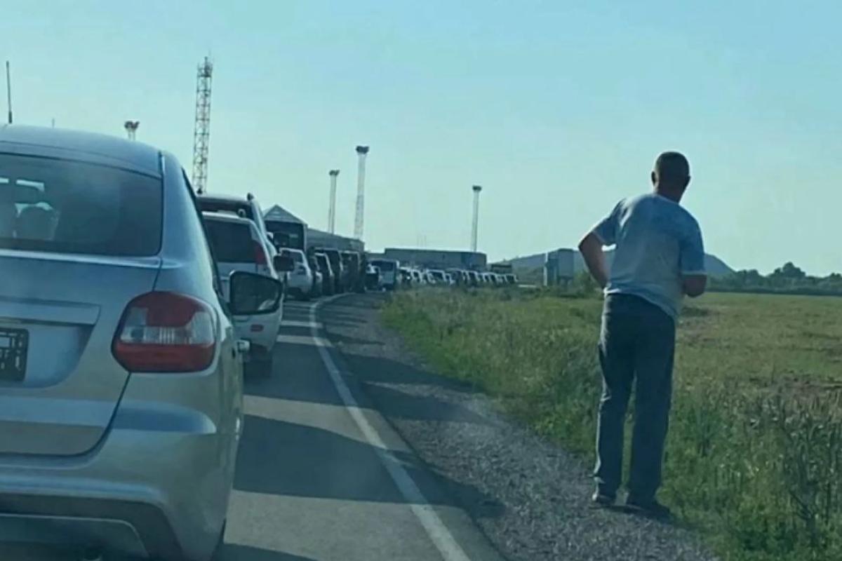 В сети показали очереди на "границе" с Россией: Луганщина до сих пор "второй сорт"? В сети показали очереди на "границе" с Россией: Луганщина до сих пор "второй сорт"?