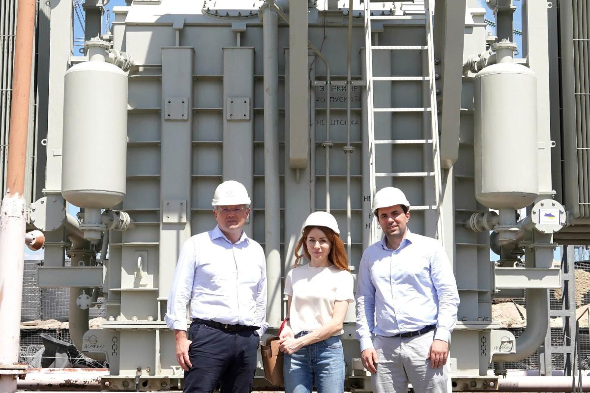 Нові високовольтні обладнання від Energy Community для НЕК "Укренерго": важливий крок до відновлення енергосистеми України Нові високовольтні обладнання від Energy Community для НЕК "Укренерго": важливий крок до відновлення енергосистеми України