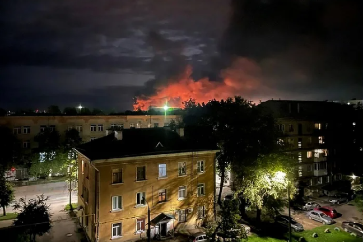 Масштабна нічна атака безпілотниками в кількох областях Росії: де палало Масштабна нічна атака безпілотниками в кількох областях Росії: де палало