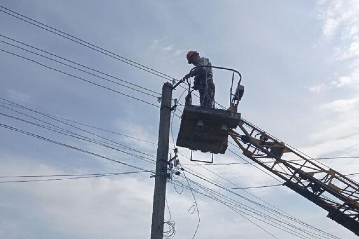 Окупанти звітують про швидке відновлення електропостачання в селищі Воронове через два роки після "звільнення" Окупанти звітують про швидке відновлення електропостачання в селищі Воронове через два роки після "звільнення"