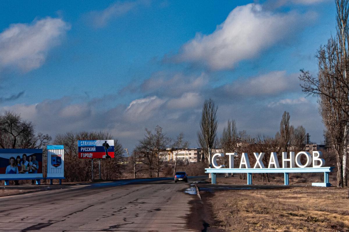 Ритуальное убийство барана прямо у автовокзала: как мусульмане празднуют Курбан-байрам в Кадиевке Ритуальное убийство барана прямо у автовокзала: как мусульмане празднуют Курбан-байрам в Кадиевке