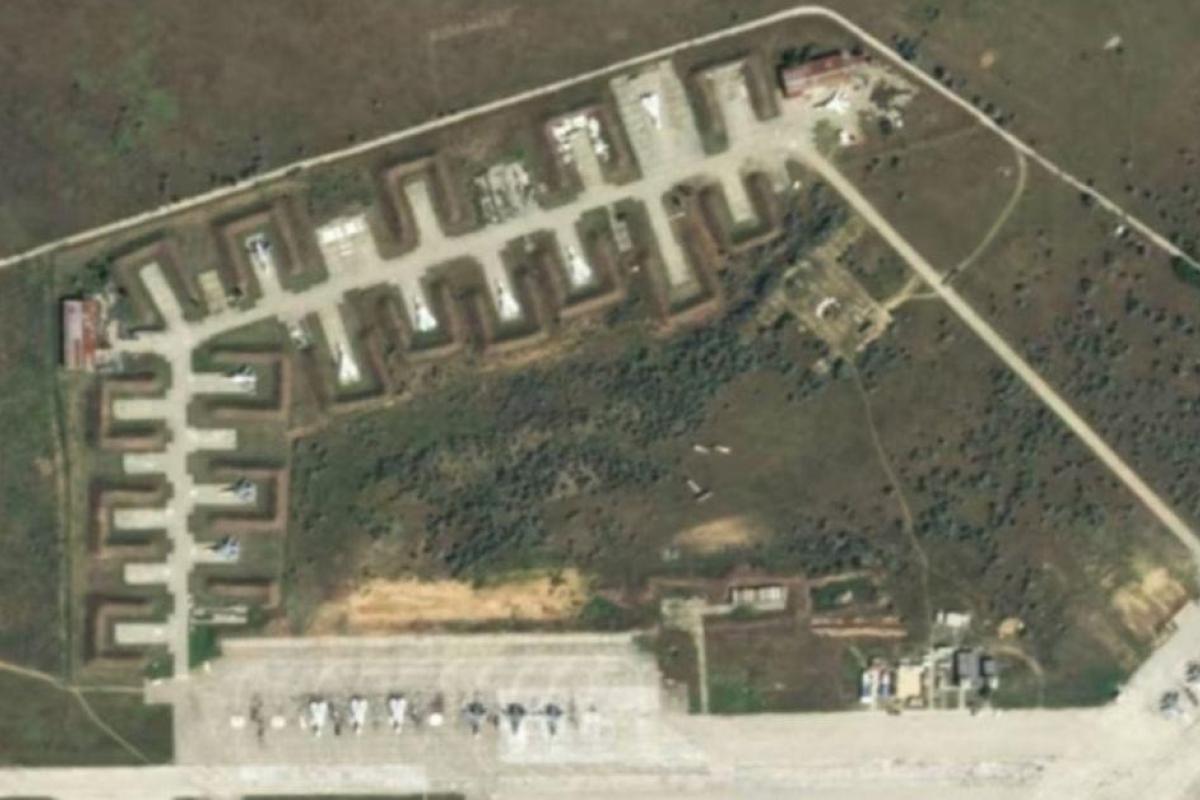 Генштаб подтвердил поражение аэродрома "Саки" в Крыму: новые детали Генштаб подтвердил поражение аэродрома "Саки" в Крыму: новые детали
