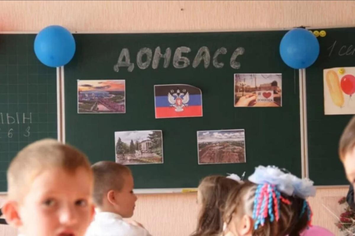 Оккупанты обучают учителей выявлять "проукраинских детей" на временно оккупированных территориях Оккупанты обучают учителей выявлять "проукраинских детей" на временно оккупированных территориях
