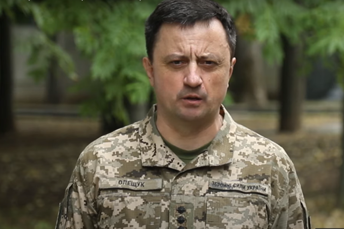 Зеленський звільнив Миколу Олещука з посади командувача Повітряних Сил ЗСУ Зеленський звільнив Миколу Олещука з посади командувача Повітряних Сил ЗСУ