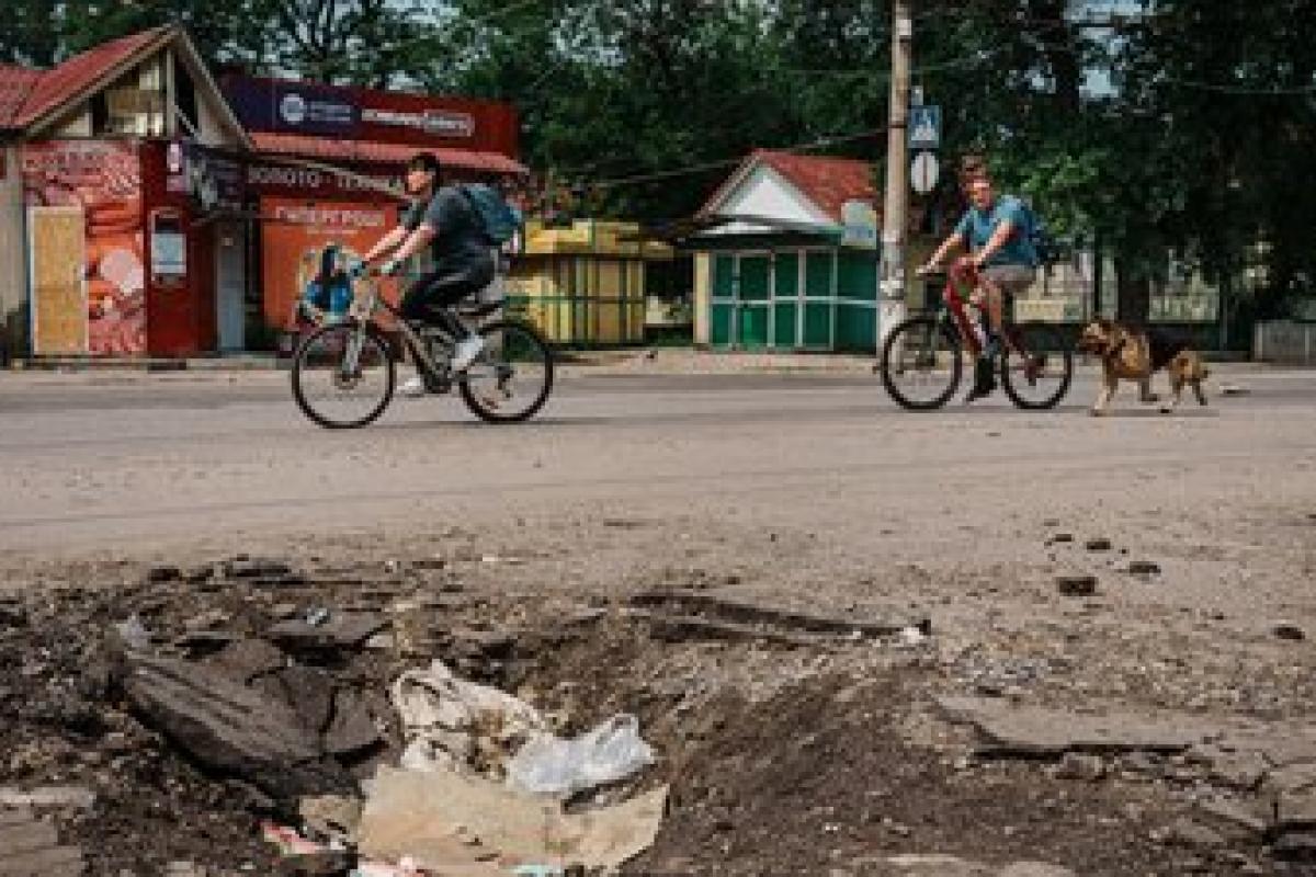 "Совсем связи нет, то хоть какая-то была": жители оккупированного Лисичанска жалуются на проблемы с "мобильной сетью" "Совсем связи нет, то хоть какая-то была": жители оккупированного Лисичанска жалуются на проблемы с "мобильной сетью"