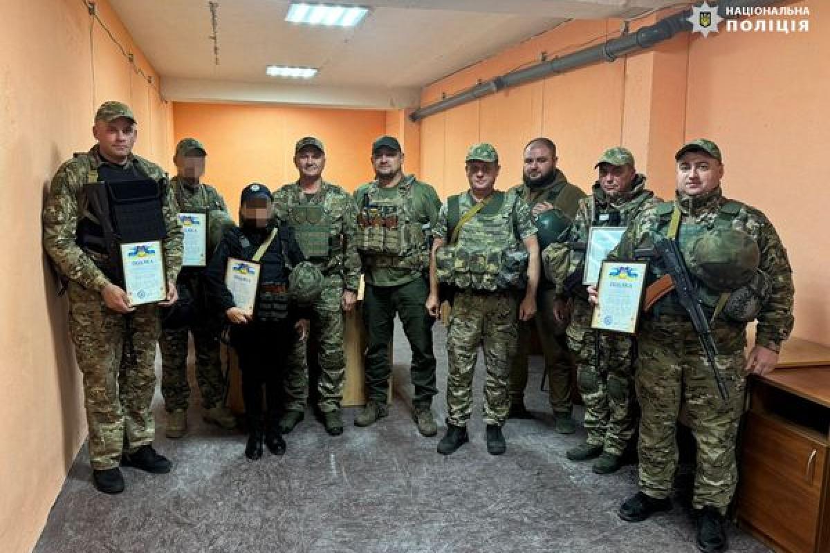 Поліцейські Луганщини отримали нагороди з нагоди Дня захисників та захисниць України Поліцейські Луганщини отримали нагороди з нагоди Дня захисників та захисниць України