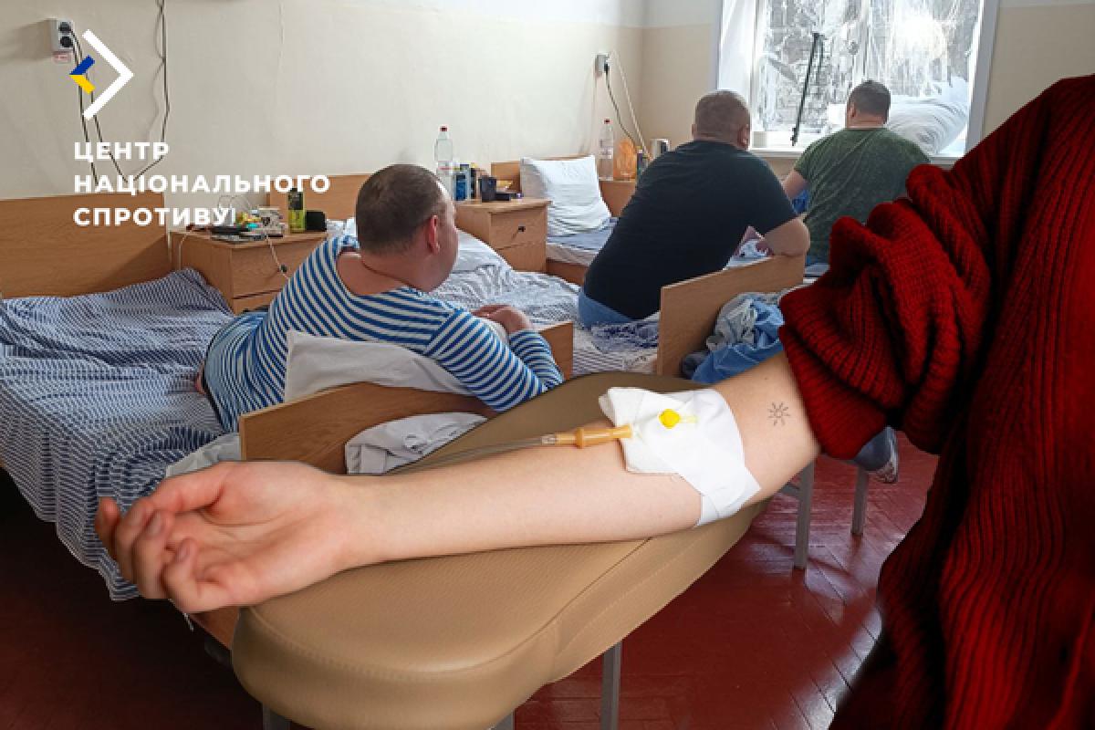 "Шантаж и принуждение как инструмент войны": на ВОТ оккупанты принуждают украинцев становиться донорами крови для российской армии "Шантаж и принуждение как инструмент войны": на ВОТ оккупанты принуждают украинцев становиться донорами крови для российской армии