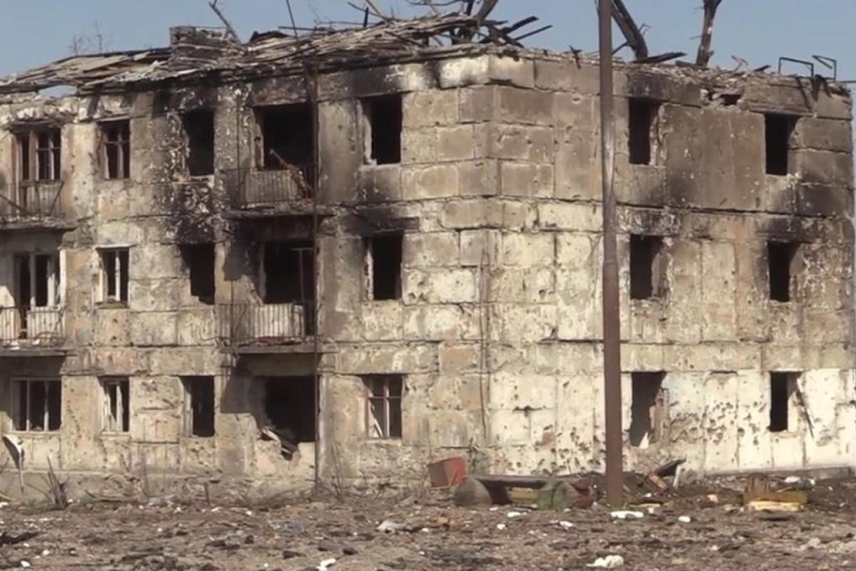 "Руїни без надії": у мережі показали свіжі кадри з окупованого селища Новотошківське на Луганщині "Руїни без надії": у мережі показали свіжі кадри з окупованого селища Новотошківське на Луганщині