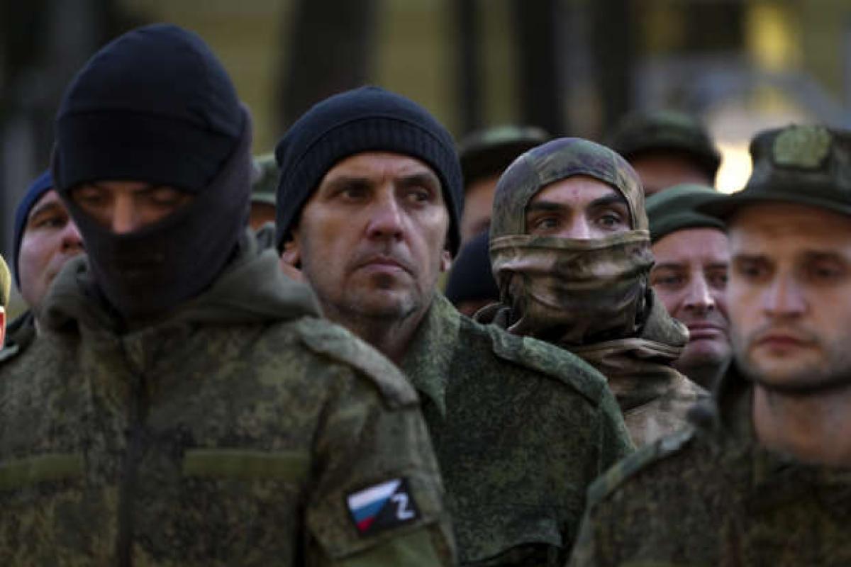 На окупованій Луганщині двоє нетверезих "визволителів" застрелили російського майора та підірвали тіло гранатою