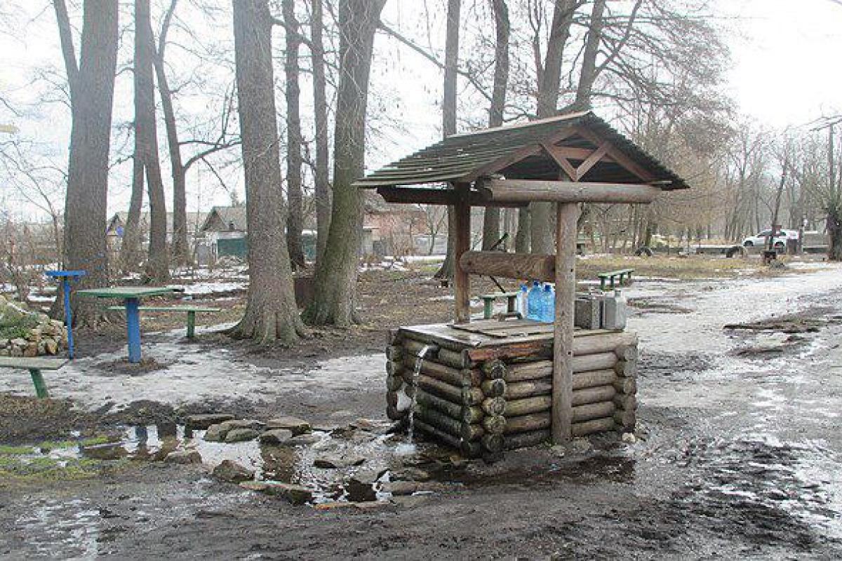 Зруйноване селище з унікальним джерелом: оприлюднено кадри зі Старої Краснянки Зруйноване селище з унікальним джерелом: оприлюднено кадри зі Старої Краснянки