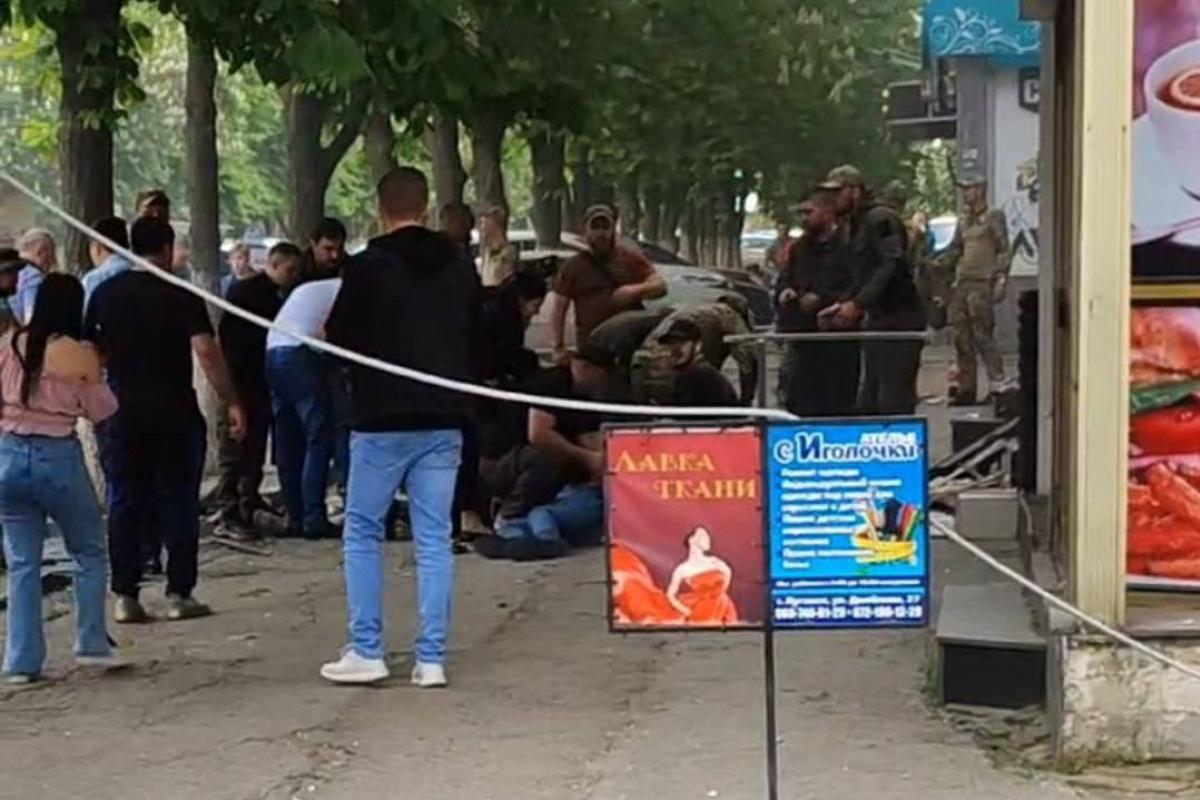 "Покушение на жизнь": в парикмахерской Луганска произошел взрыв "Покушение на жизнь": в парикмахерской Луганска произошел взрыв